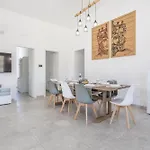 Aurora Villa