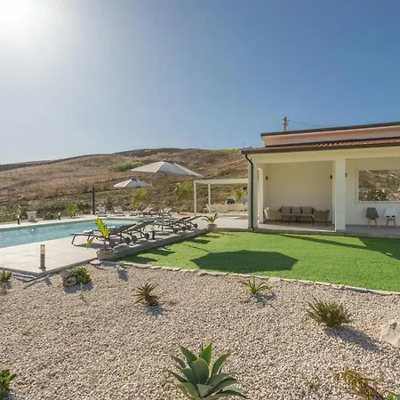 Aurora Villa *